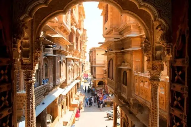 Service related to Rajasthan’s Majestic Mountains & Palaces 